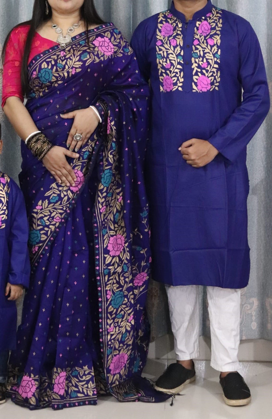 প্রিয়জনের সাথে মিলিয়ে ট্রেন্ডি শাড়ি-পাঞ্জাবি!